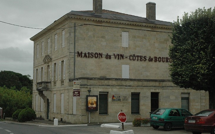 Bourg-sur-Gironde  - Maison du vin -  © M.CRIVELLARO