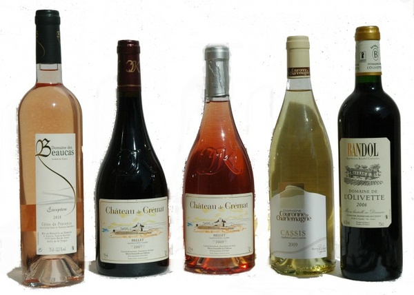 Bouteilles de vins de Provence :  A.O.C Côtes de Provence, A.O.C Bellet rouge et rosé, A.O.C Casssis, A.O.C Bandol.