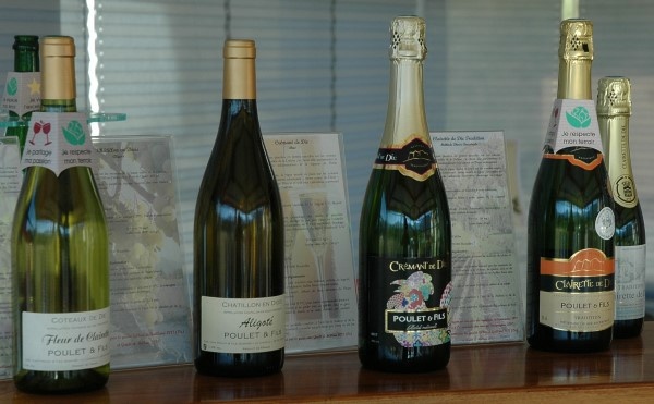 Bouteilles des vins du Diois. Domaine Poulet et fils à Pontaix - © M.CRIVELLARO
